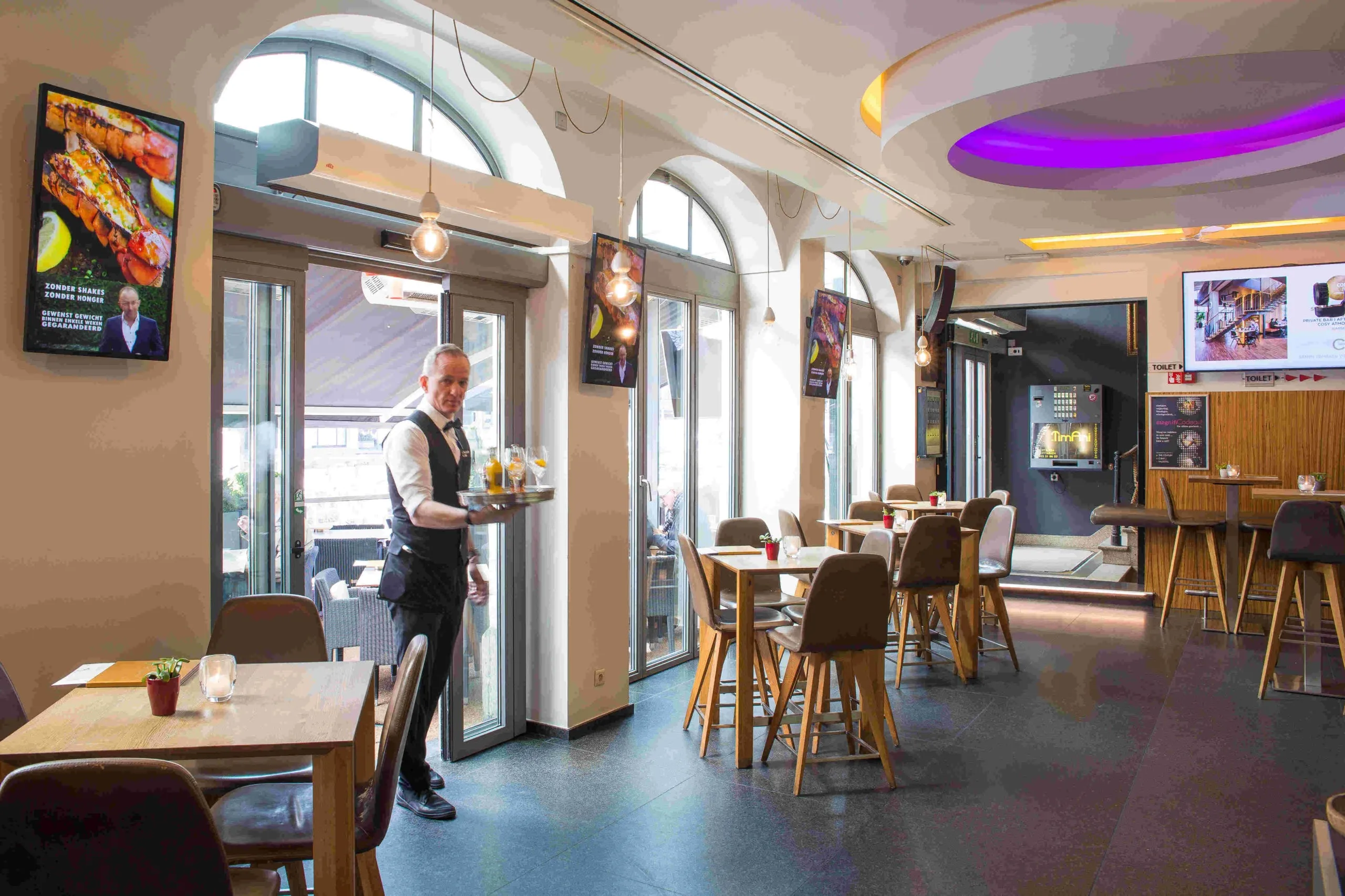 Scherm van iCHANNEL bij The Century, Hasselt